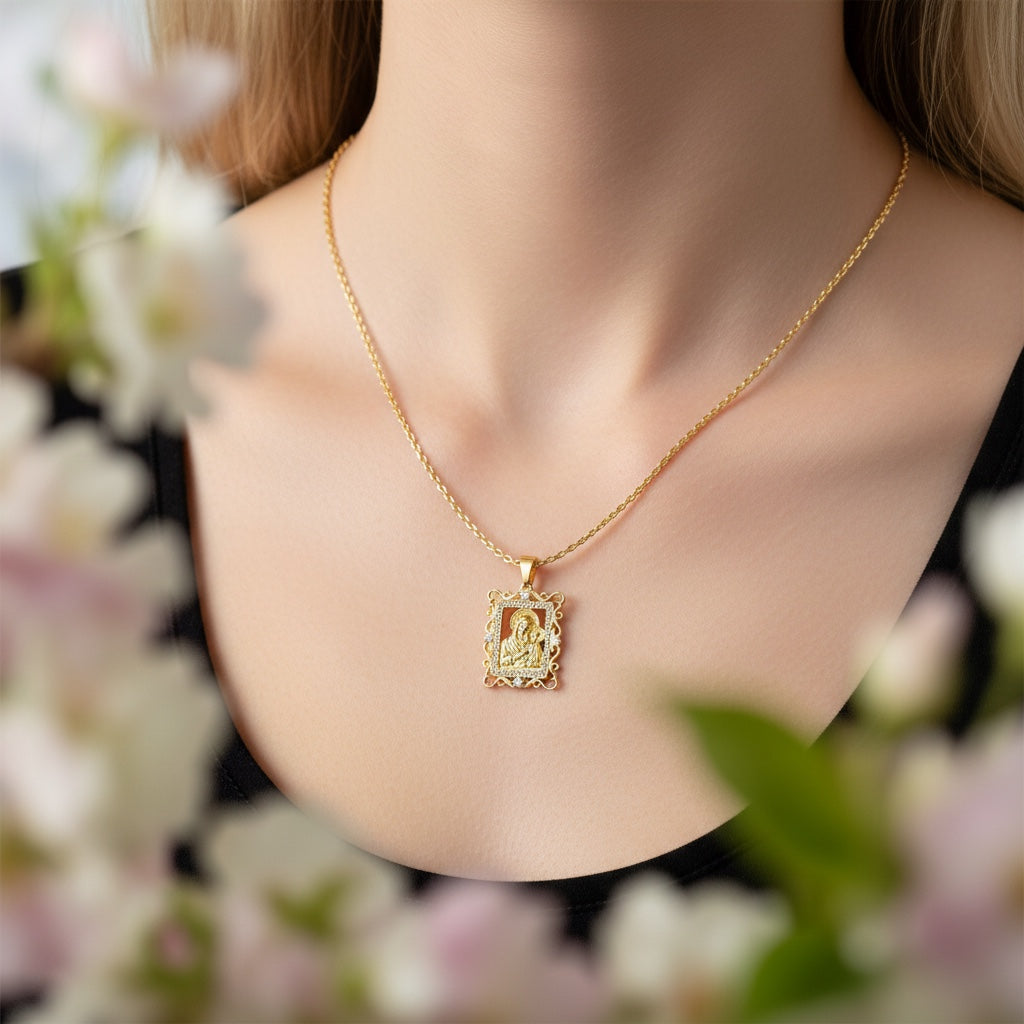 Позлатено колие "Богородица"