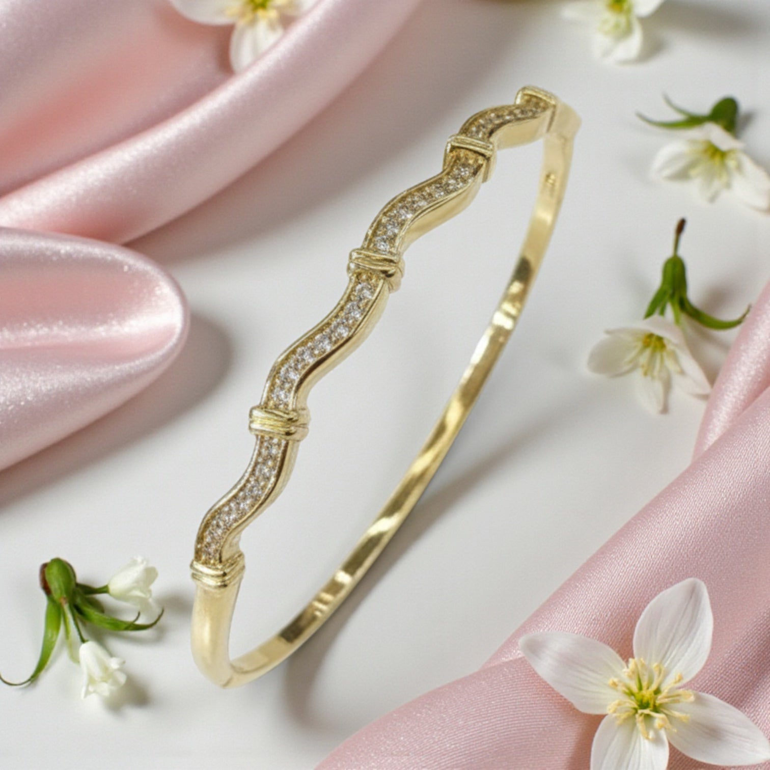 Позлатена твърда гривна "Вълна"