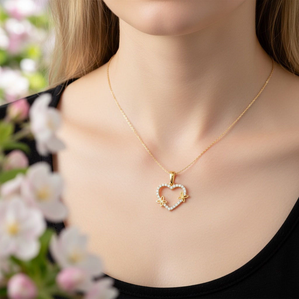 Позлатено колие "Сърце с пеперудки"