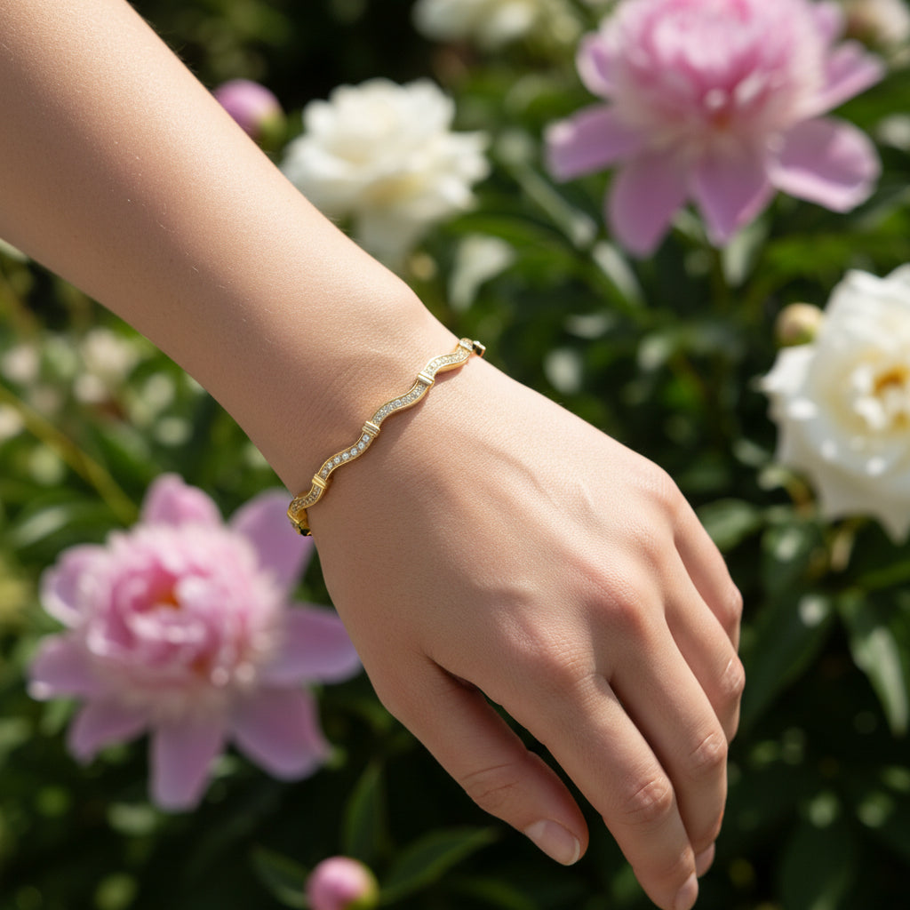 Позлатена твърда гривна "Вълна"